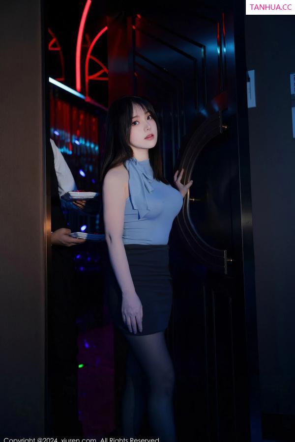 豆瓣酱  [XiuRen]高清写真图 2024.04.16 No.8402 豆瓣酱 美腿黑丝第18张图片